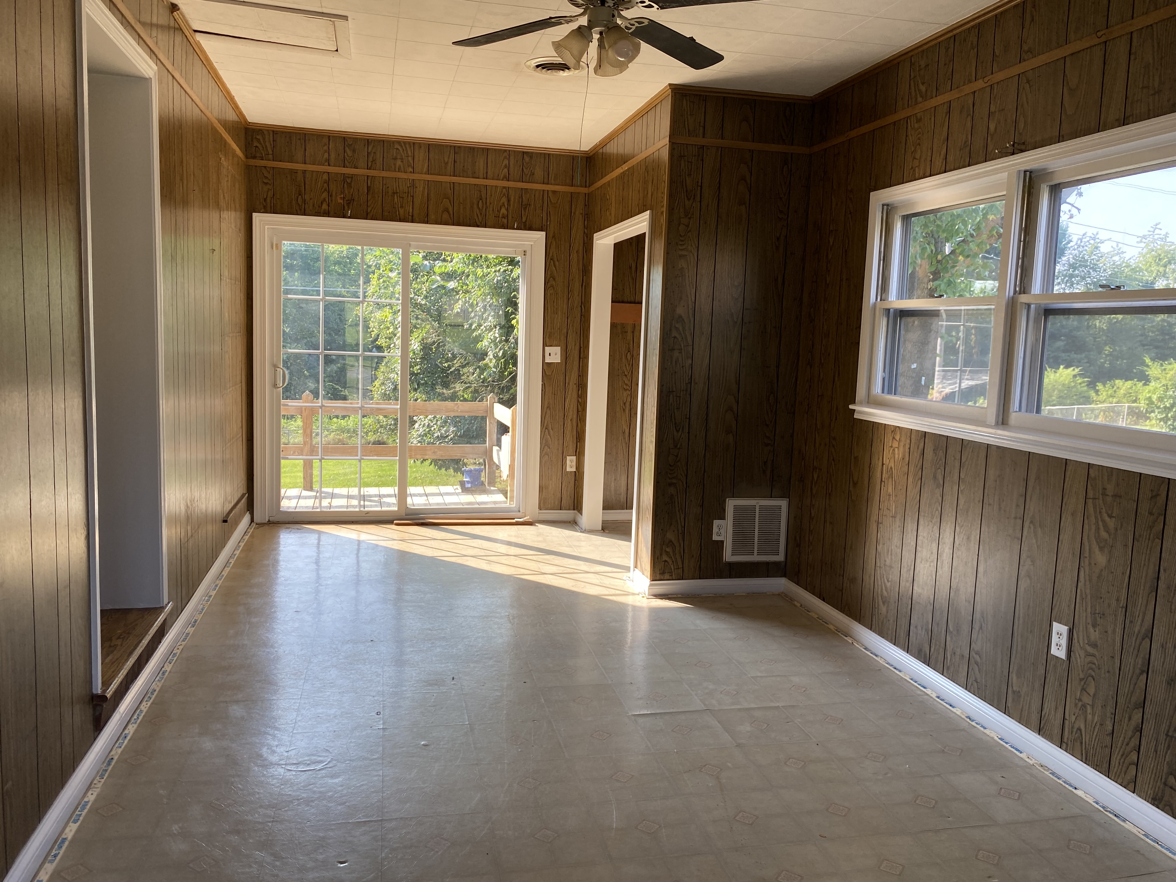 908 E Mountain View, TN