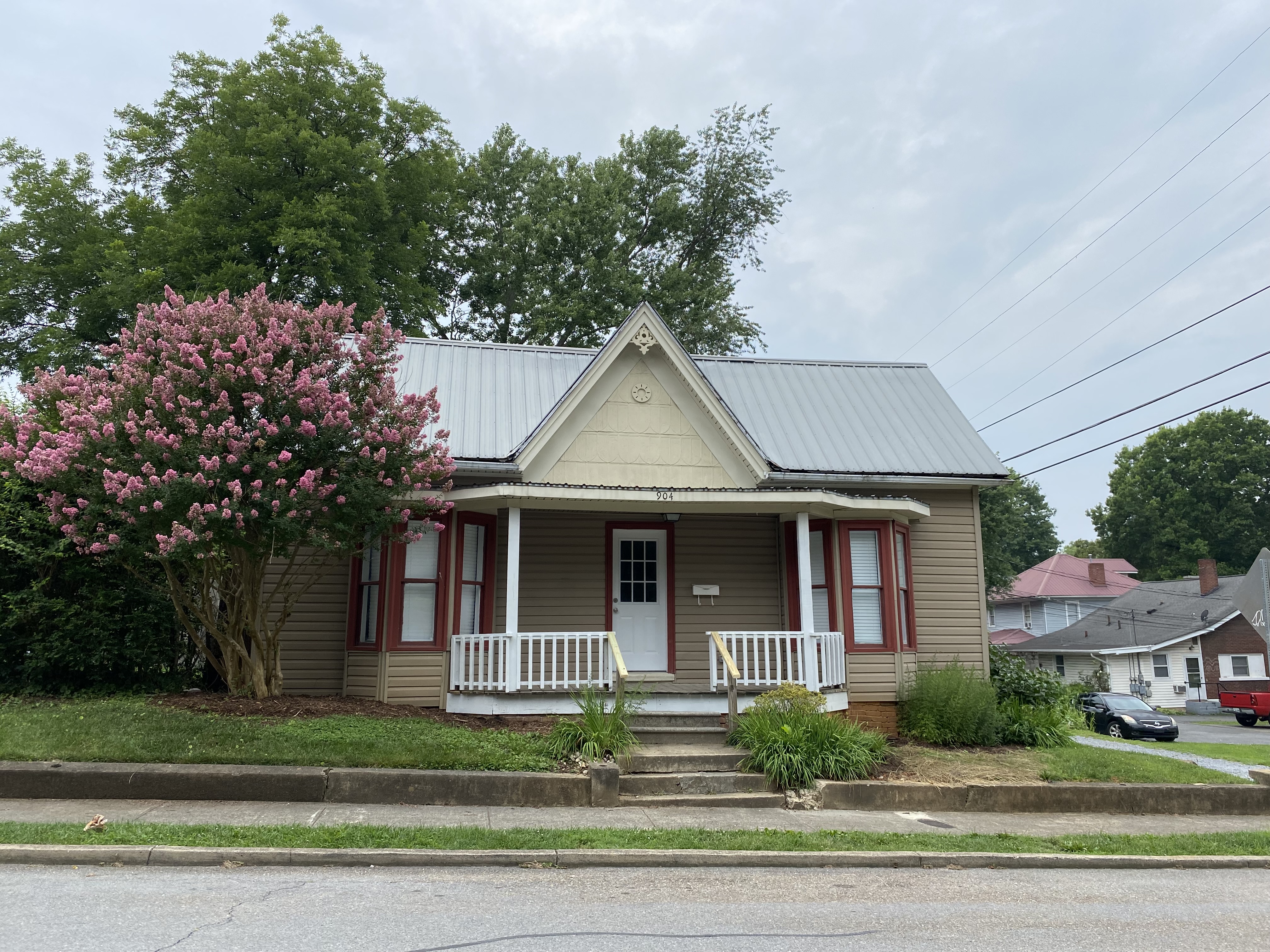 400 W Pine St and 904 Earnest, TN