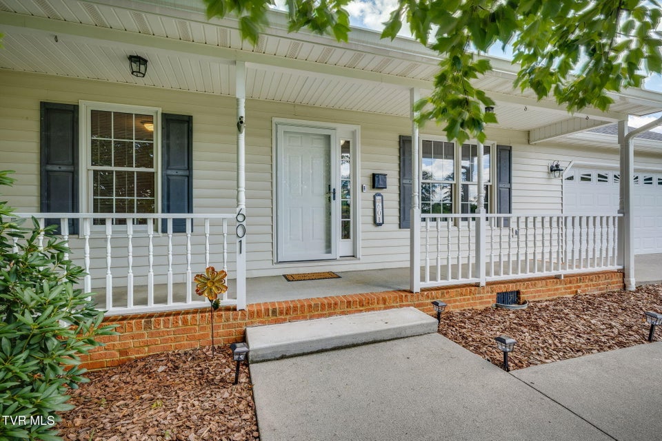 601 Crestview Dr, TN